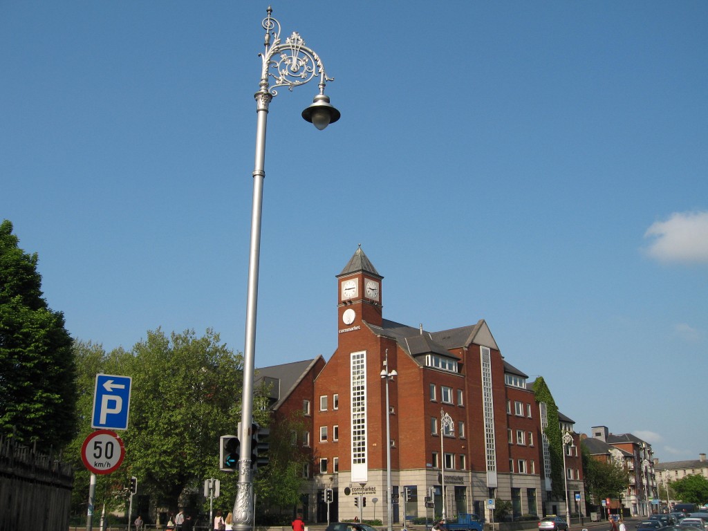 IMG_4544 Building and lamp