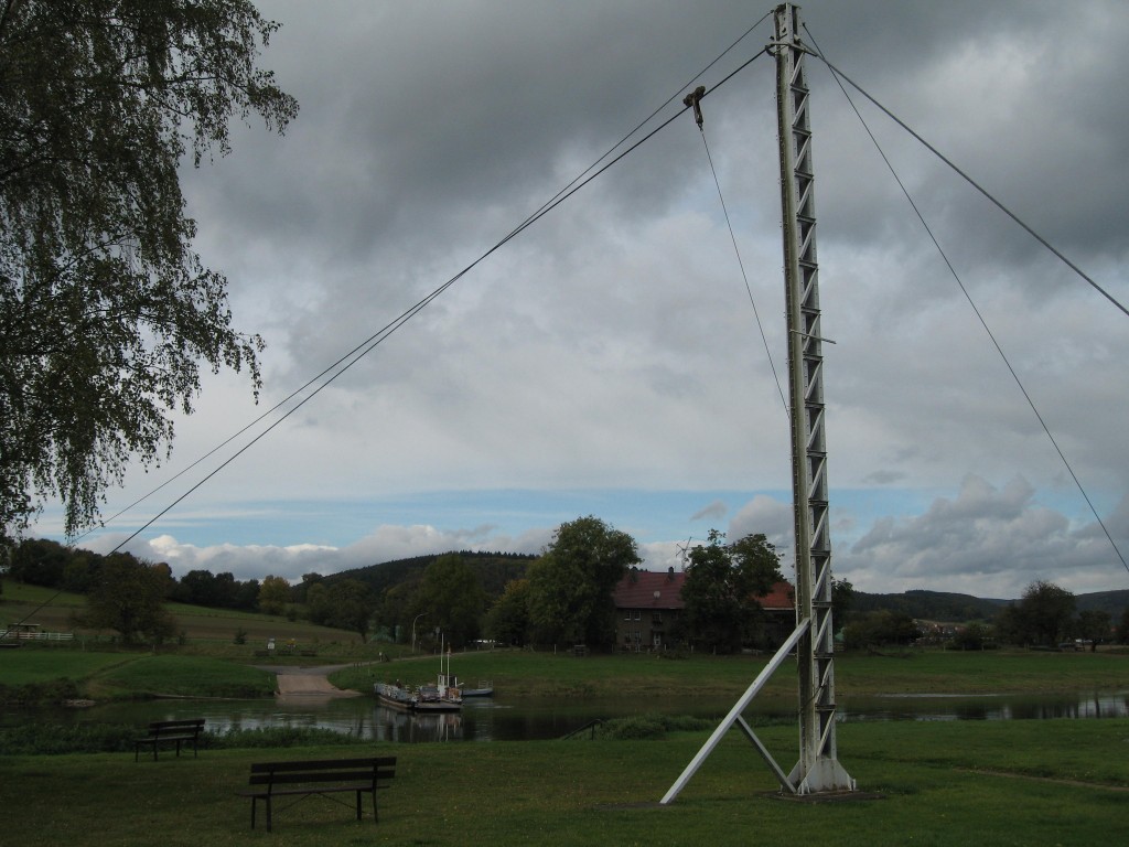 Reaction ferry cable mast
