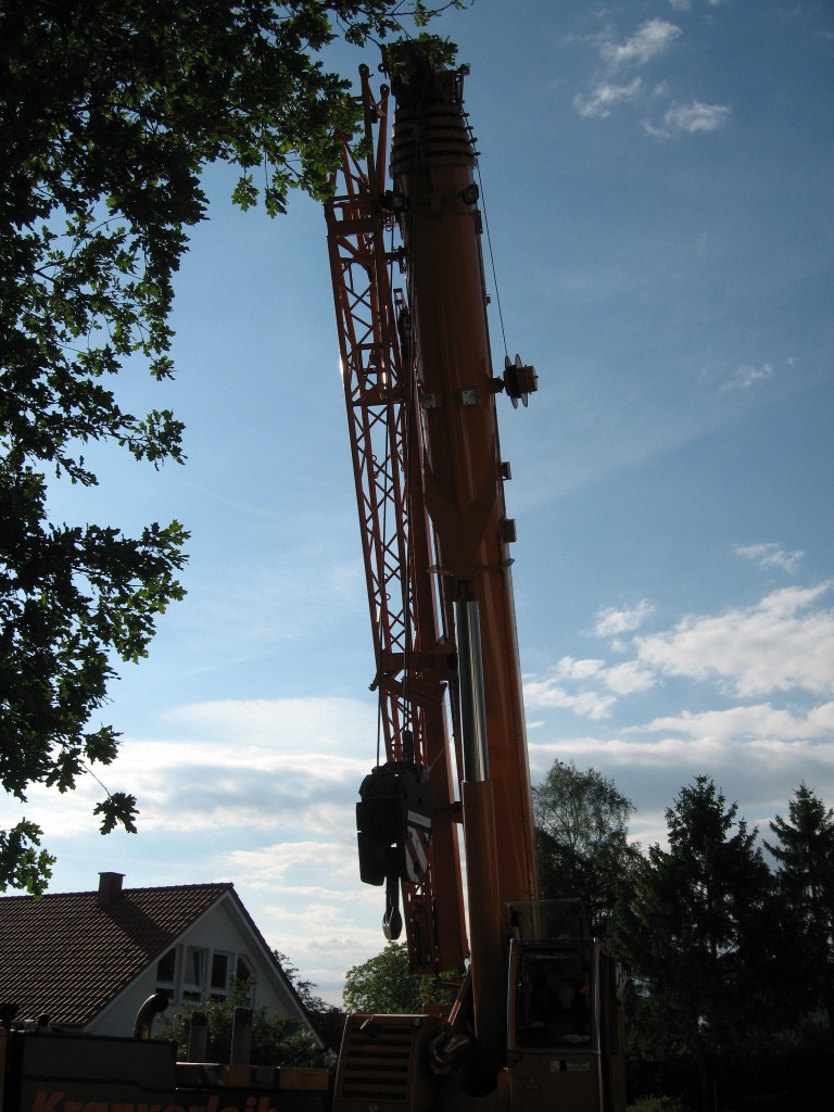 Truck-mounted crane