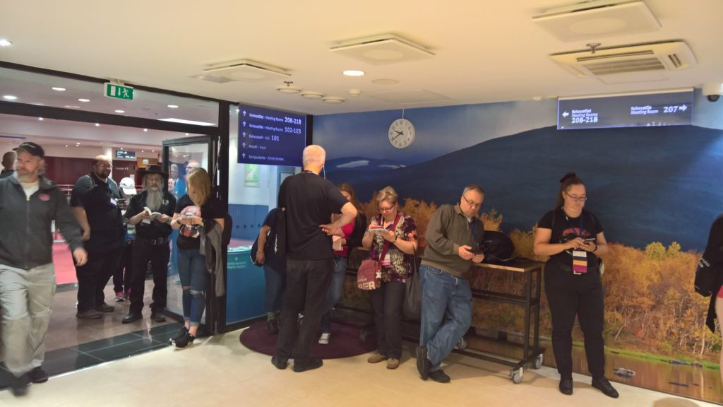 Queuing at WorldCon 75
