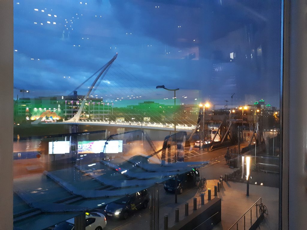 Samuel Beckett Bridge by night