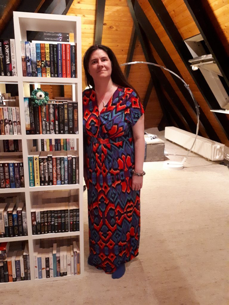 Cora Buhlert in Hugo outfit