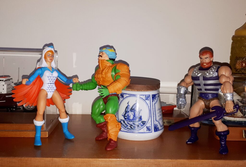 Duncan confronts the Sorceress, as Fisto looks on.