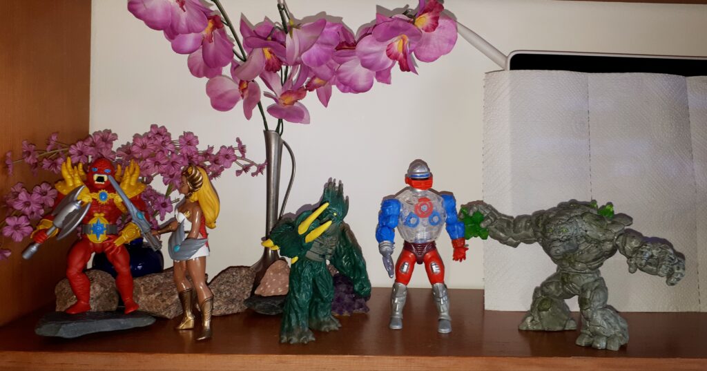 Robots fights the Rock People while She-Ra fights Beast-Man.