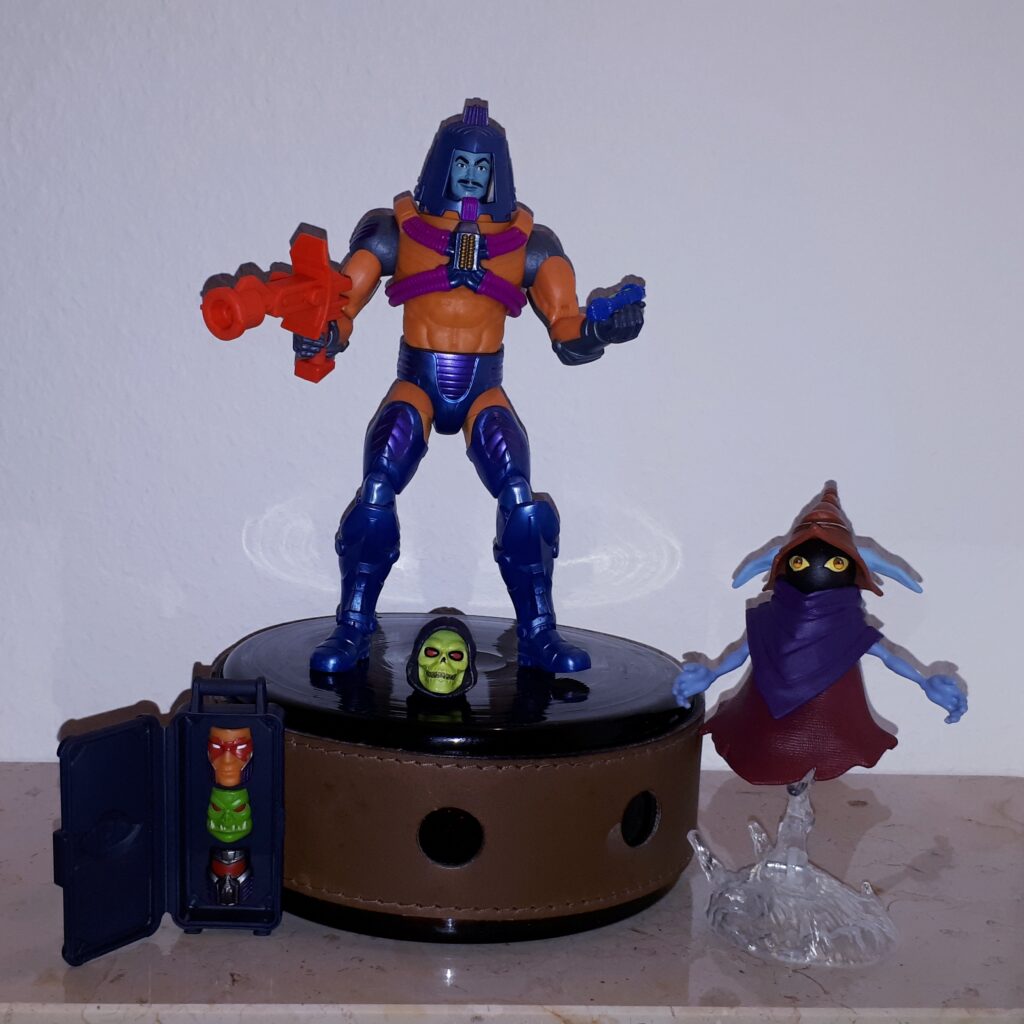 Man-e-Faces is on stage with his Keldor face, while Orko looks on.