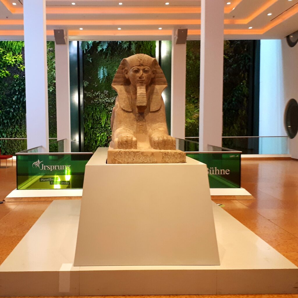 Sphinx in Kulturkaufhaus Dussmann