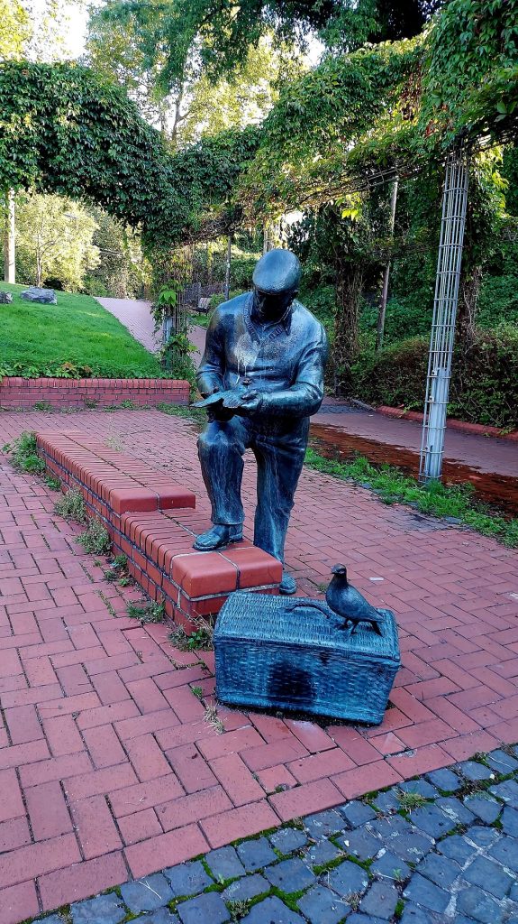 Taubenvatta (pigeon daddy" statue in Castrop-Rauxel