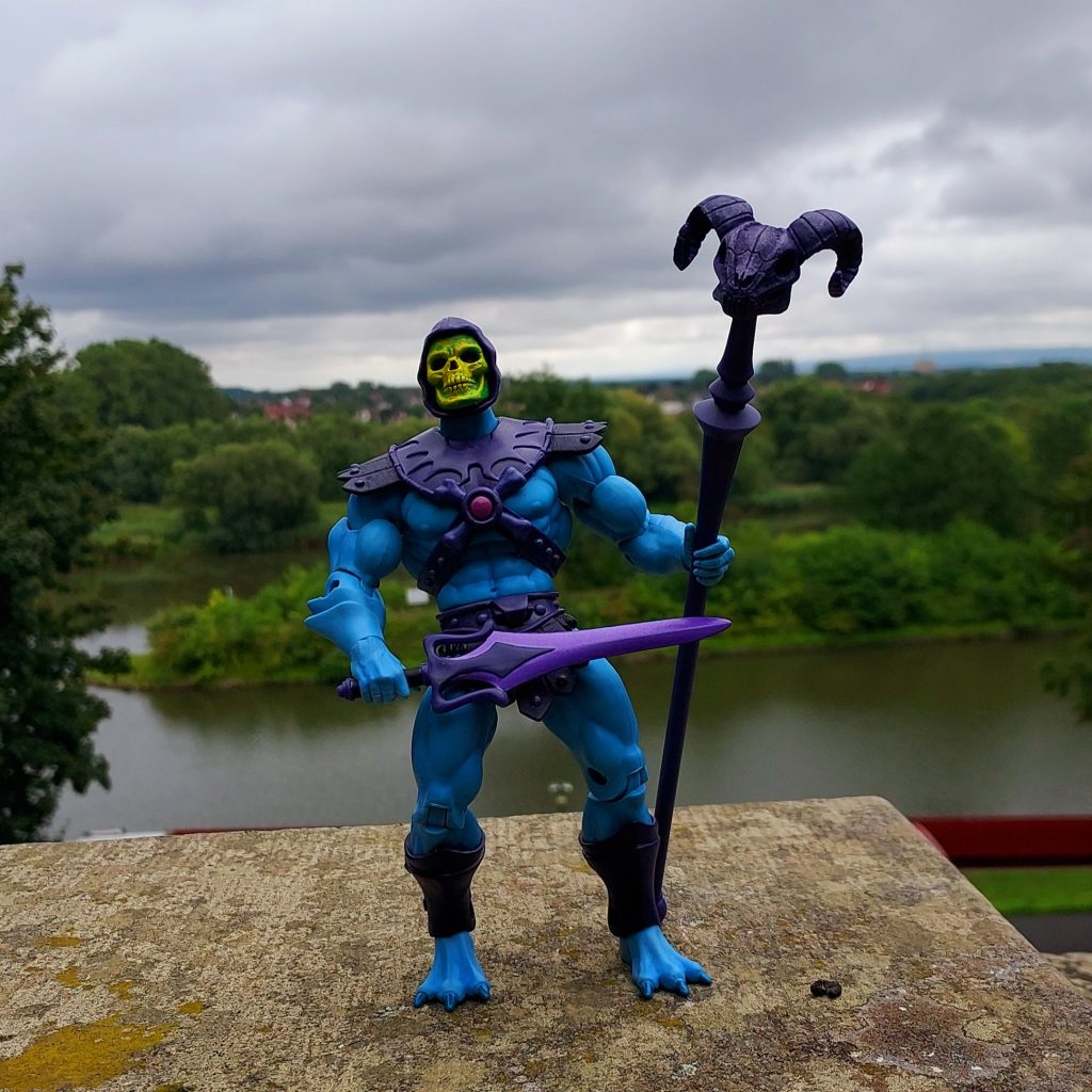 Masters of the Universe Classics Skeletor high above the river Weser in Minden