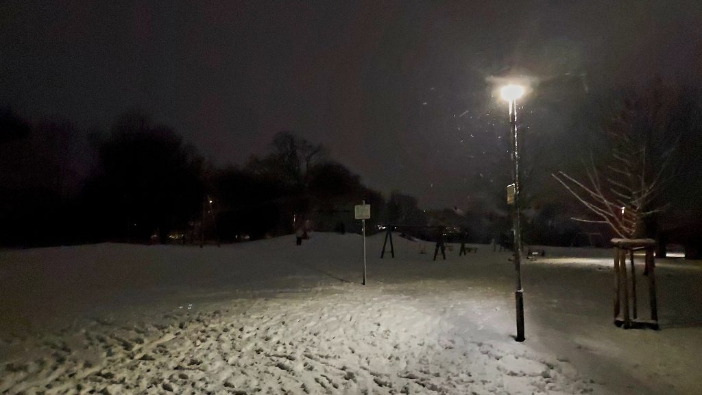 Playground in the Habenhauser Moor park in the snow